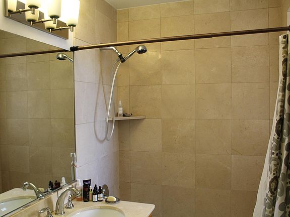 5th image of 928 W Ainslie St APT 2W