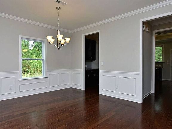 Hardwood floors on 1st level