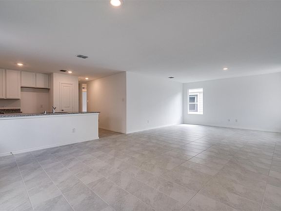 5th image of 3700 Bluebird Ln