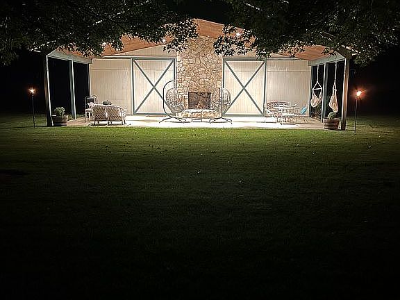 3rd image of 9462 Root Rd