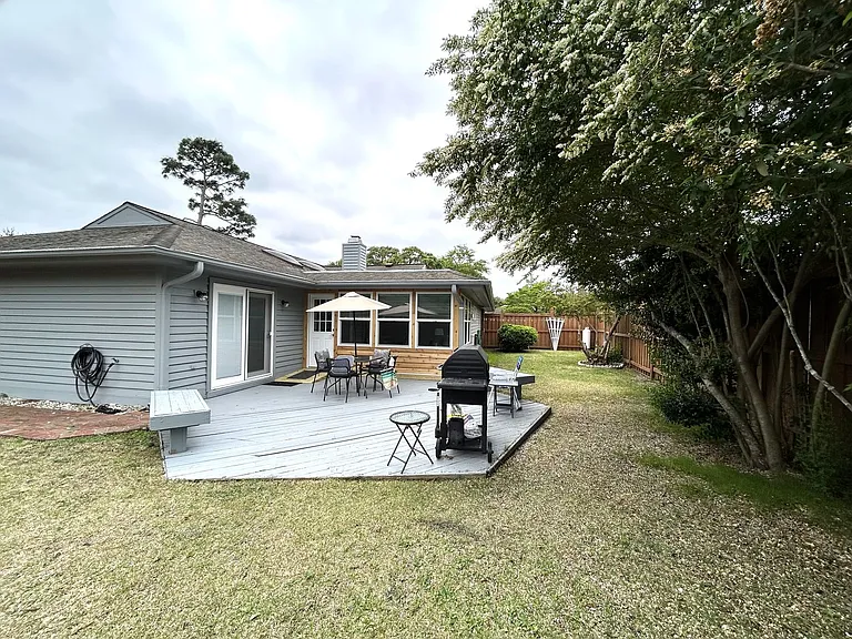 1213 Bayside Cir W — Photo 25