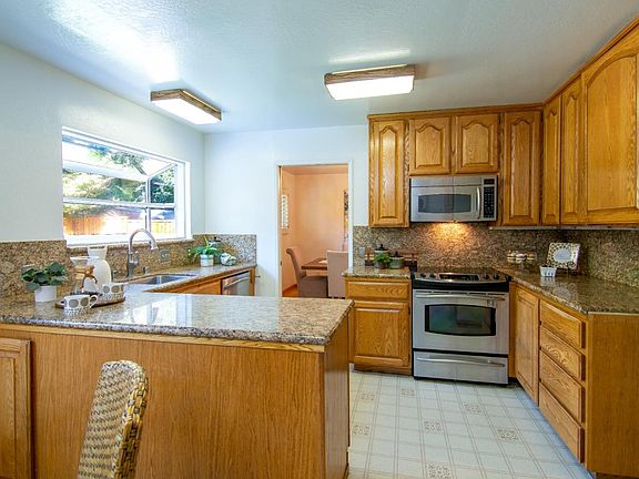 3rd image of 1761 Lorenzen Dr