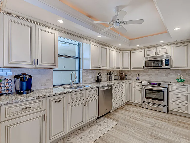400 Beach Rd #702 — Photo 5
