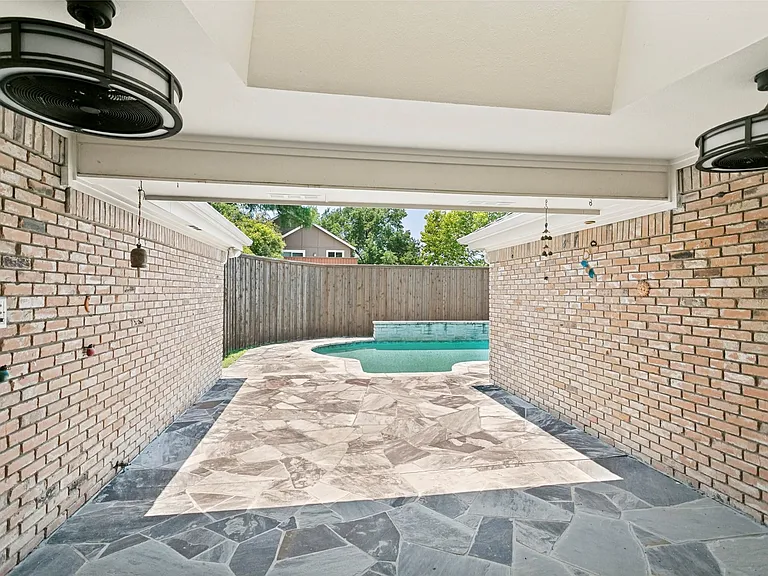 6010 Yellow Rock Trl — Photo 22