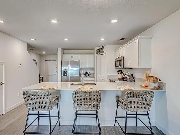 5007 Woods Edge Cir — Photo 8