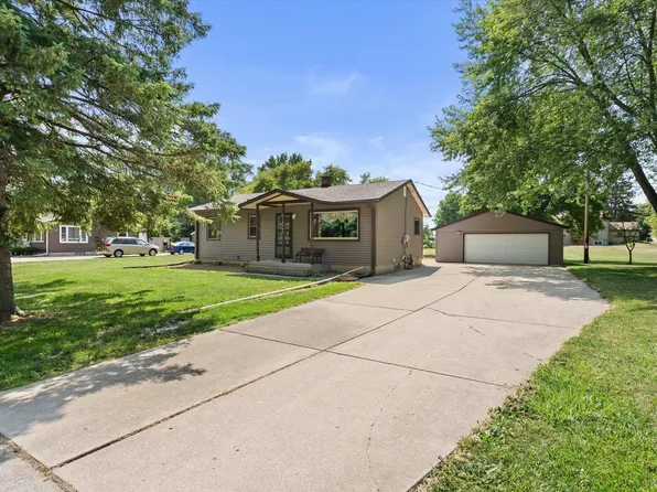 10549 S 4th AVENUE, Oak Creek, WI 53154