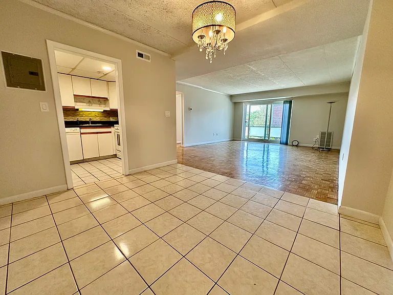 44 Broadlawn Park — Photo 1
