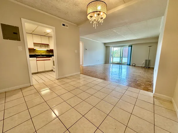 44 Broadlawn Park, Chestnut Hill, MA