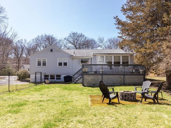 2 Sweetwater Ave, Bedford, MA 01730