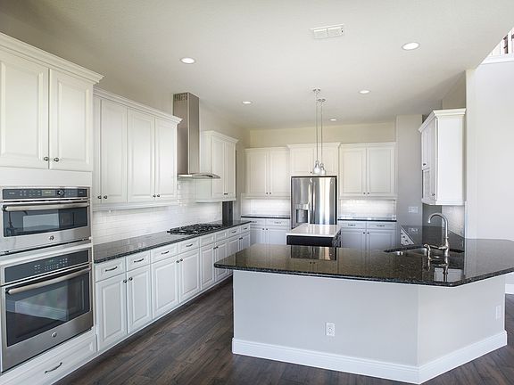 Chef-inspired gourmet kitchen