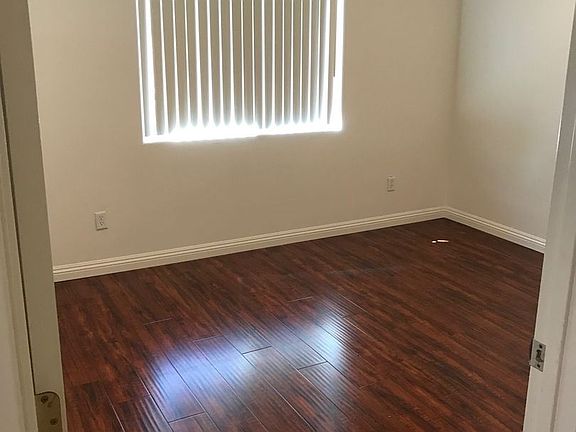 5th image of 12740 Oxnard St #210
