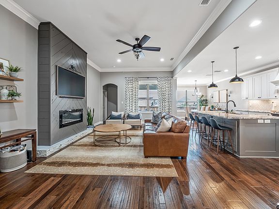 5th image of 204 Providence Pl