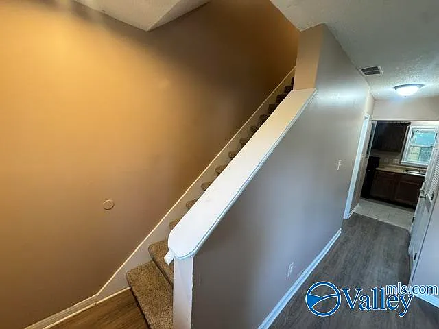 389 Oakland Rd — Photo 12