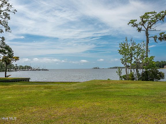 2nd image of 6 Beech Point Blvd