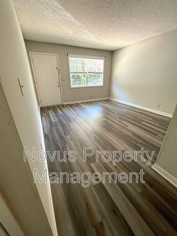 2 bed, 1.0 bath, 900 sqft, $1,050 — Photo 4
