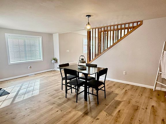 3rd image of 609 4th Ave W