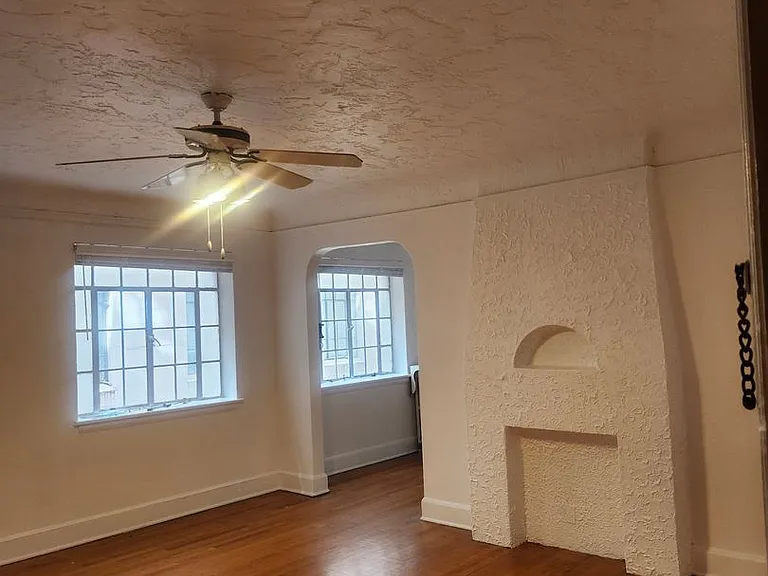 Metropolitan Apartments — Photo 9