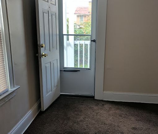 3rd image of 2208 Wyandotte Ave #Down