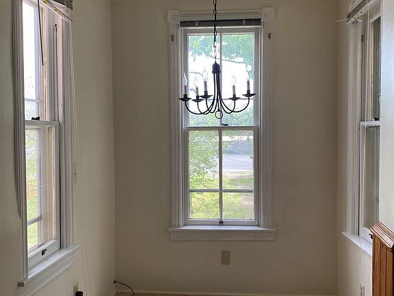 Kitchen dining area
