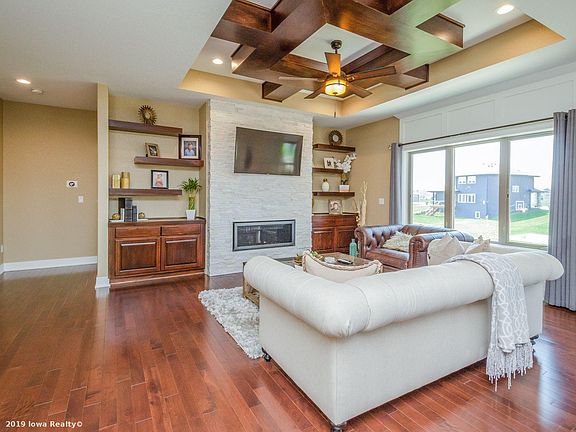 5th image of 760 NE Dartmoor Dr