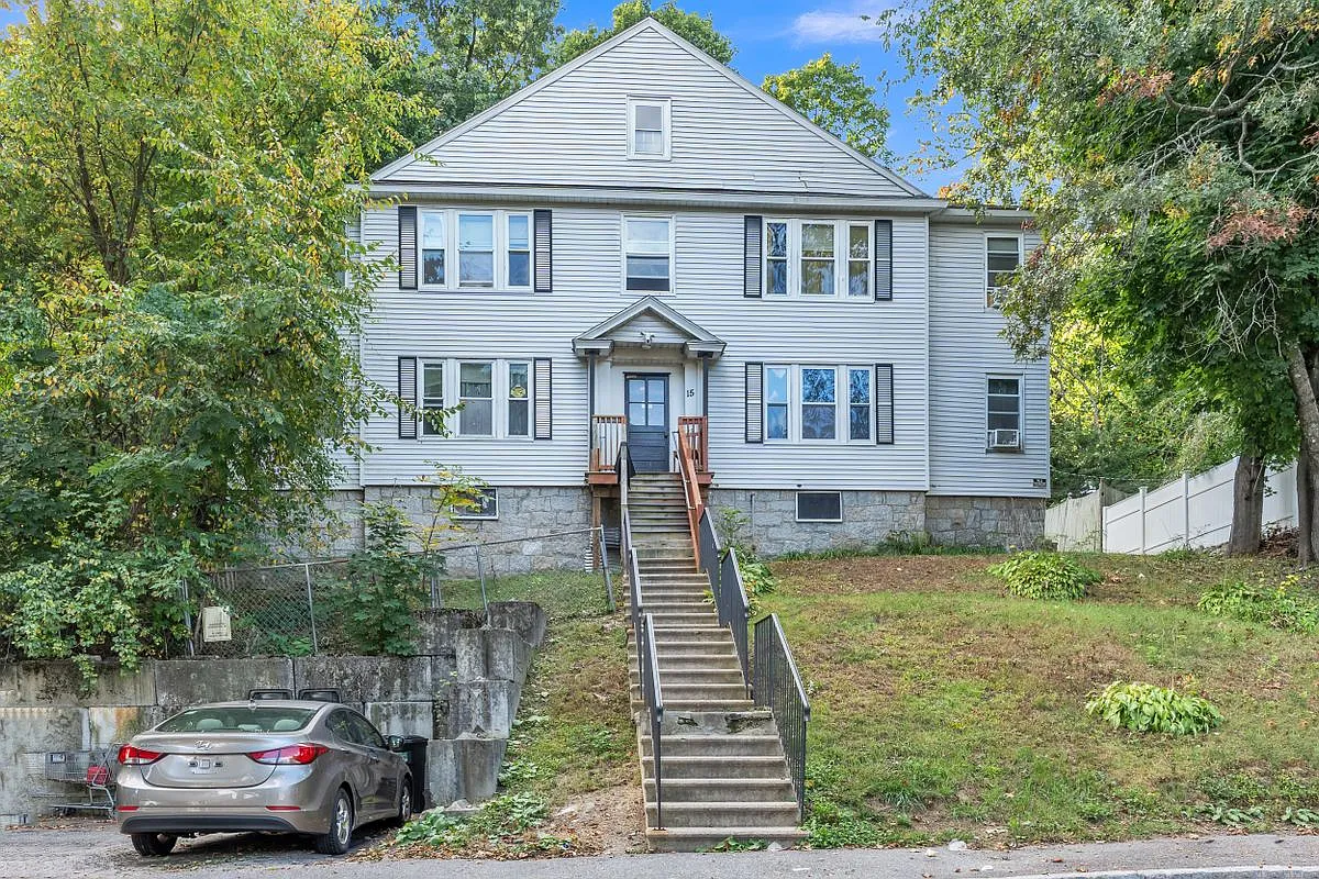 15 Circuit Ave E — Photo 1