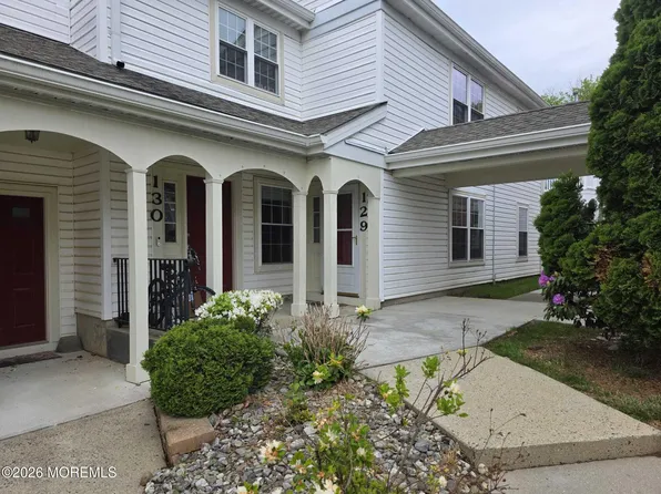 129 Tulip Ln, Freehold, NJ 07728