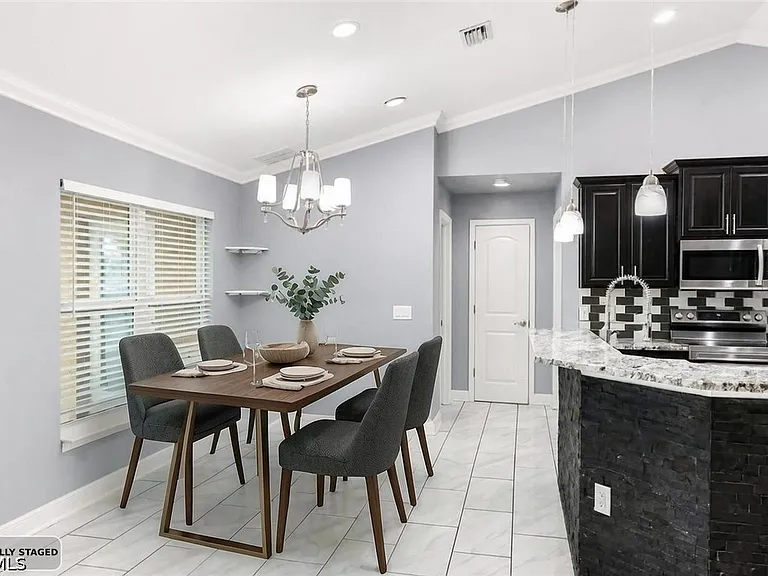 432 Willowbrook Dr — Photo 6