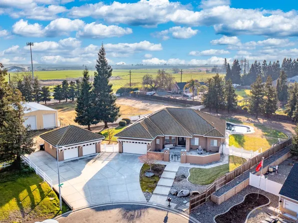 9801 Oak Knoll Dr, Oakdale, CA 95361