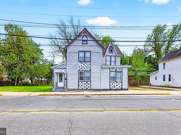 2nd image of 214 W Division St