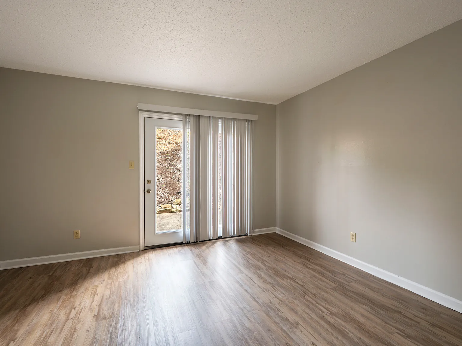 183- Rock Creek Apts. — Photo 4