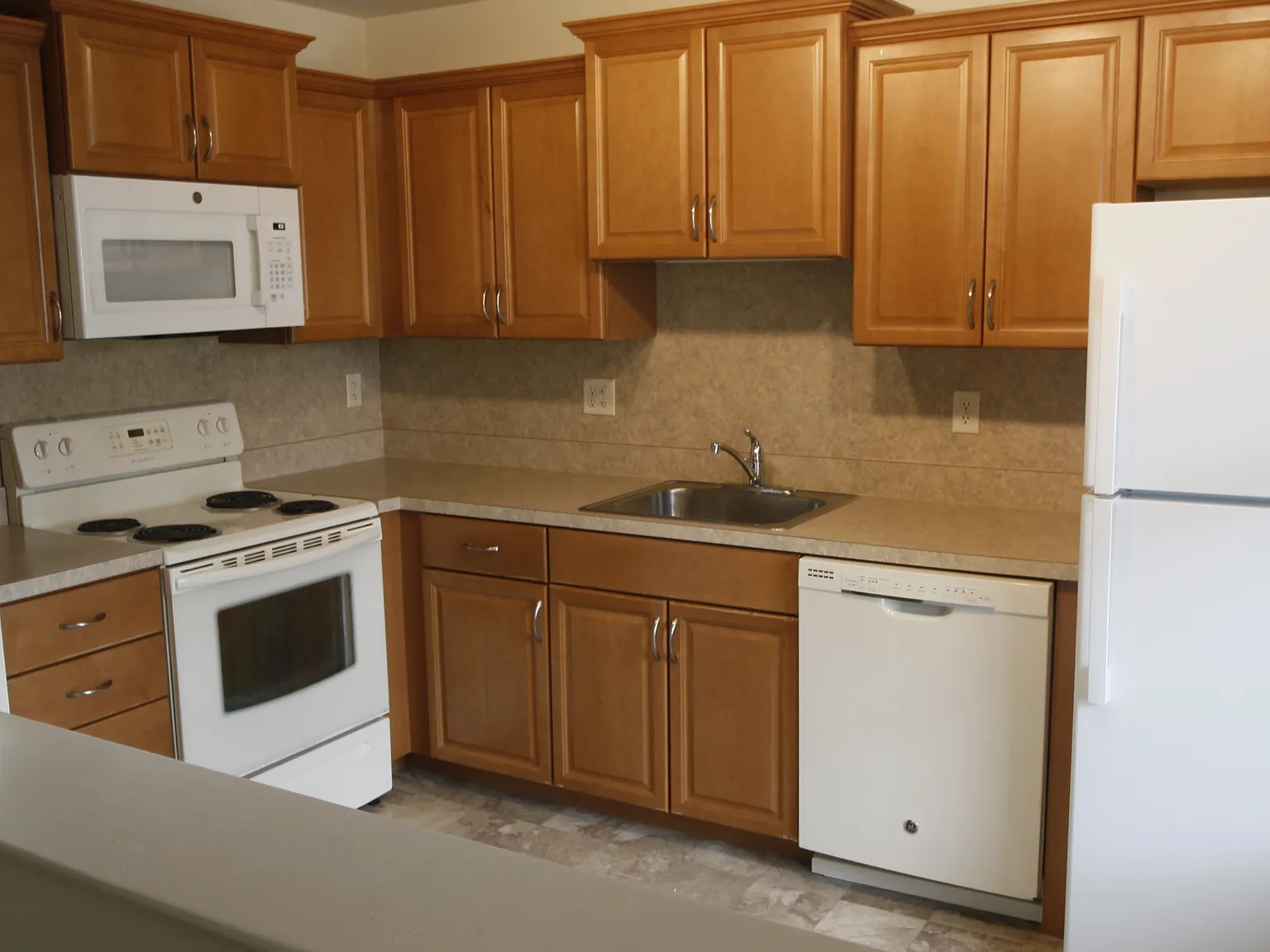 2 bed, 1.5 bath, 1000 sqft, $1,695 — Photo 4