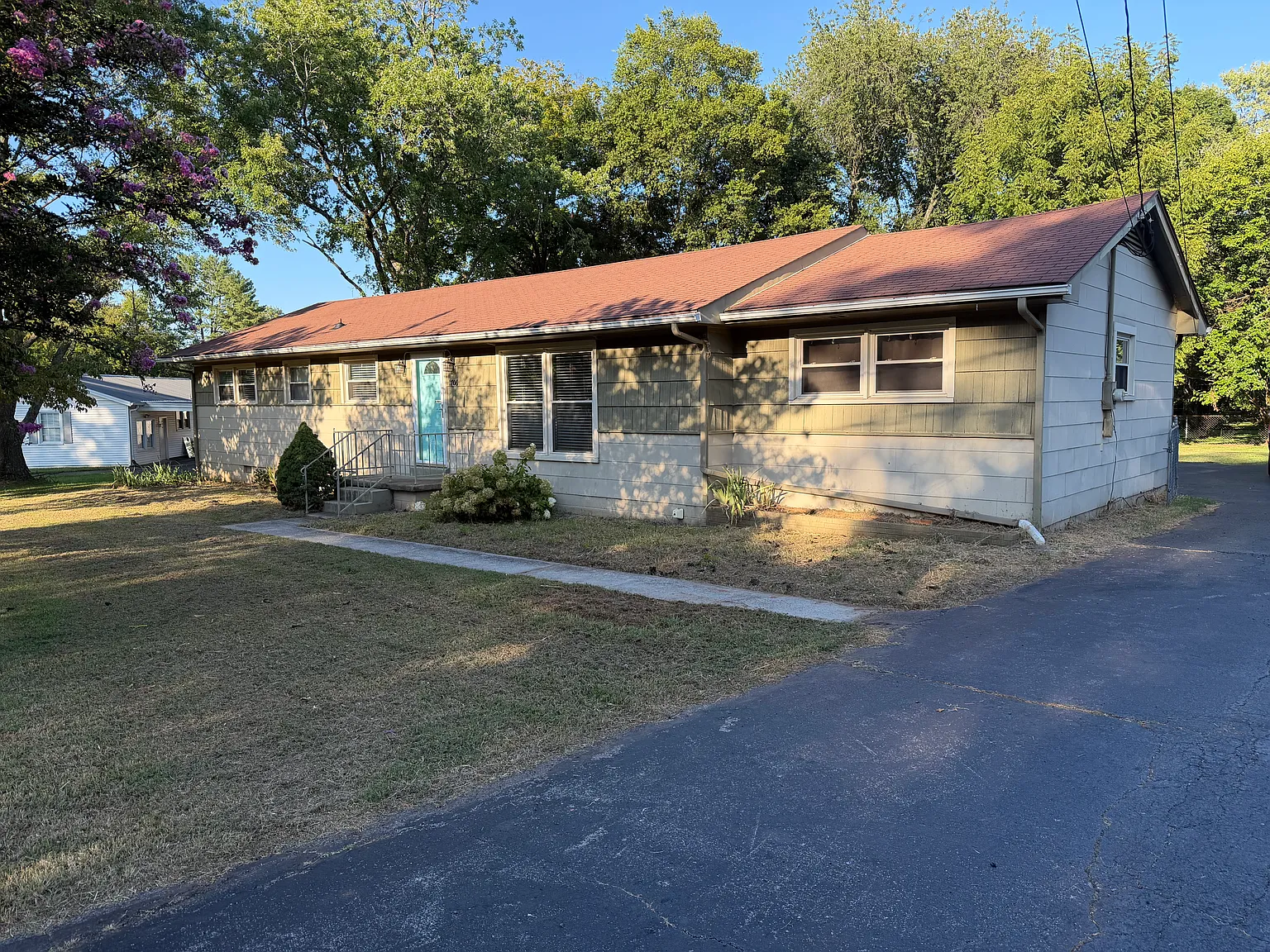 3 bed, 1300 sqft, $1,950 — Photo 2