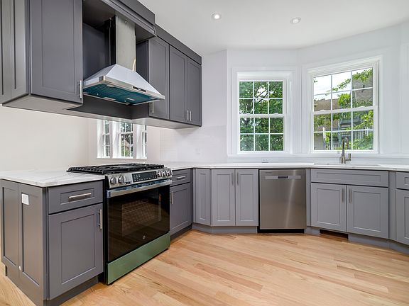 4th image of 1911 Summer St #4