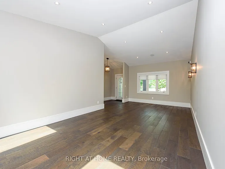 176 Maplewood Rd — Photo 5