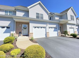 39 Sharon Dr, Moosic, PA 18507