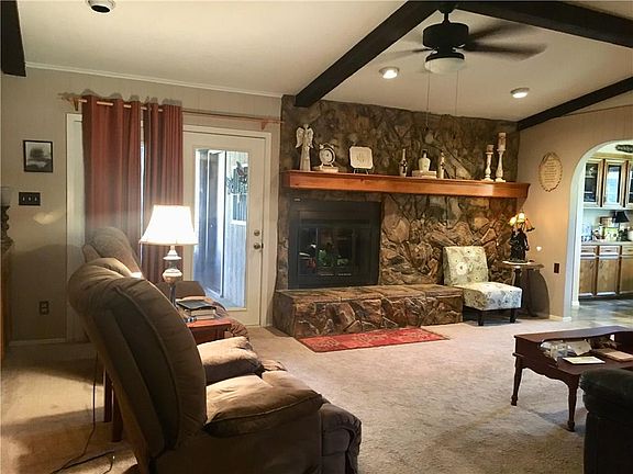 2nd image of 1403 Tanglewood Dr