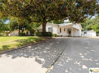 606 E 4th St, Cameron, TX 76520