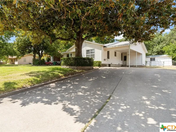 606 E 4th St, Cameron, TX 76520