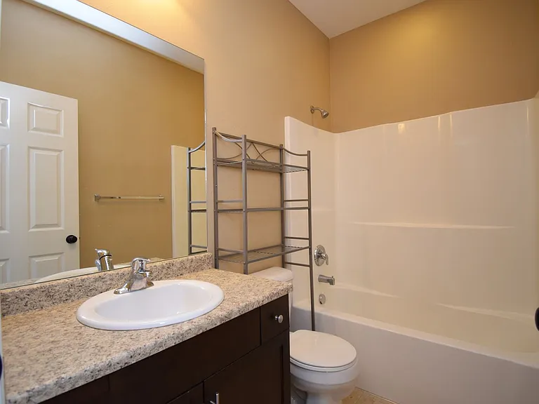 913 W Delorean Ln — Photo 14