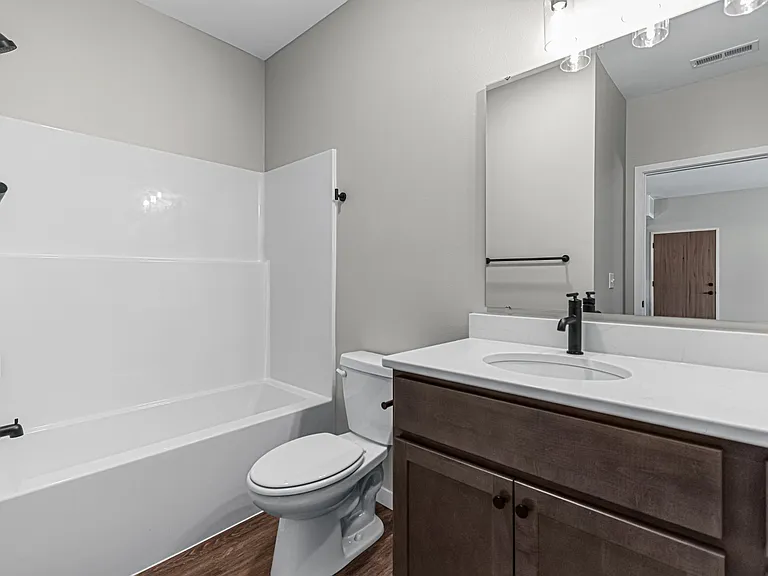 Madison Ave Condos — Photo 6