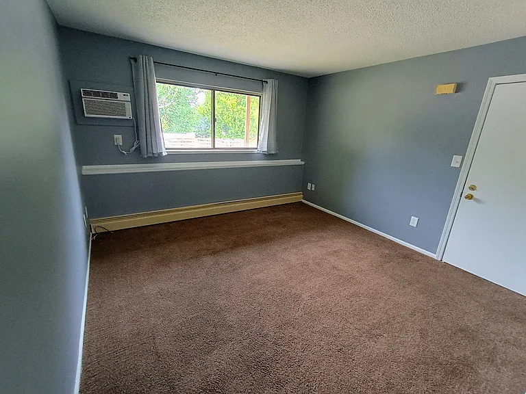 320 Johnson St SE #D — Photo 8