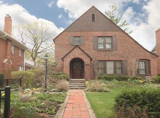 195 Forest Ave, Glen Ellyn, IL 60137