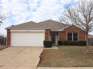 1505 Waters Edge Dr, Glenn Heights, TX 75154