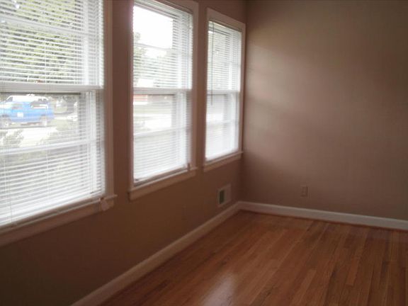 4th image of 467 Elden Ave