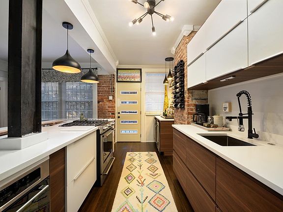 3rd image of 4436 J C Nichols Pkwy #1