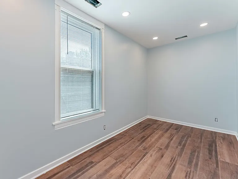 3720 W Eddy St #3 — Photo 10