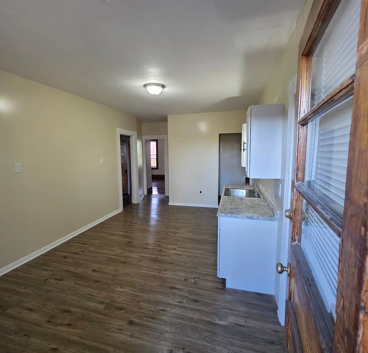 3 bed, 1200 sqft, $1,800 — Photo 1