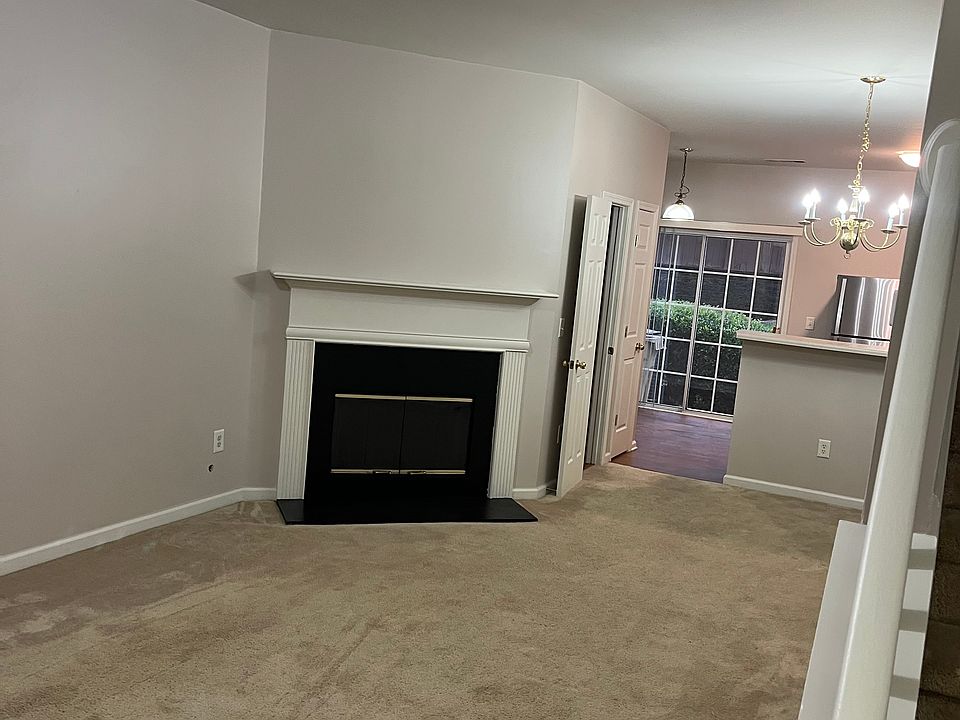 Living Room/ dining area