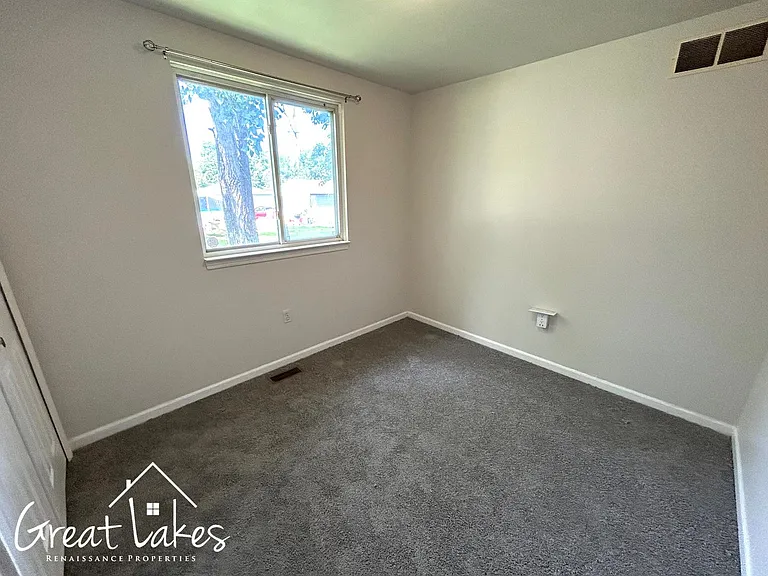 27510 Garfield St — Photo 12