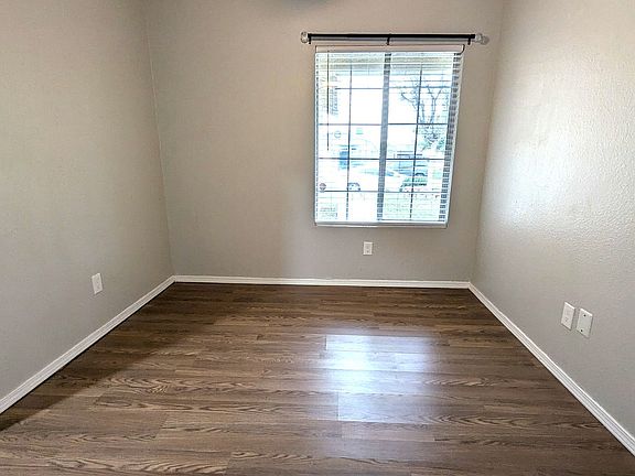 5th image of 684 S Creekside St